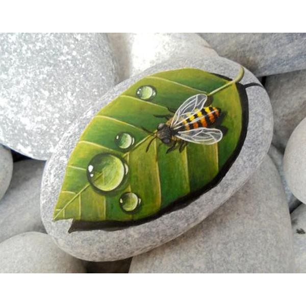 Wasp in a Leaf - DIY Diamond Painting