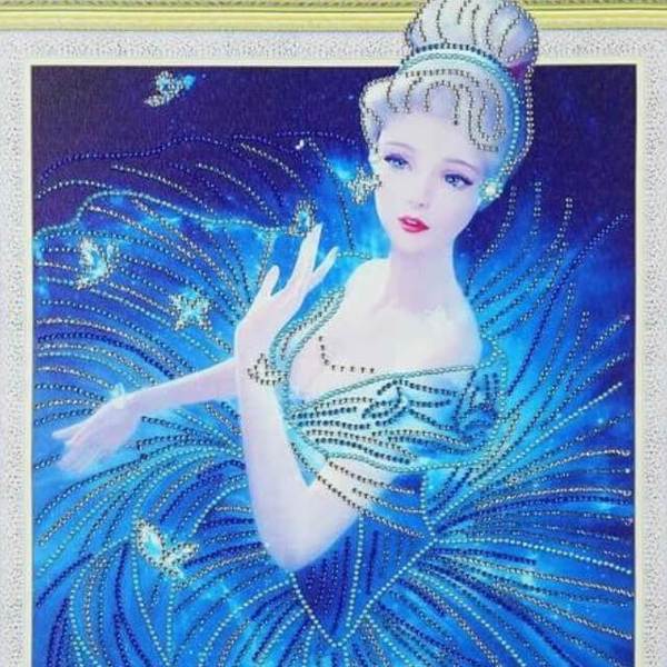 Princess in Blue - Glittering 5D DIY Diamond Painting
